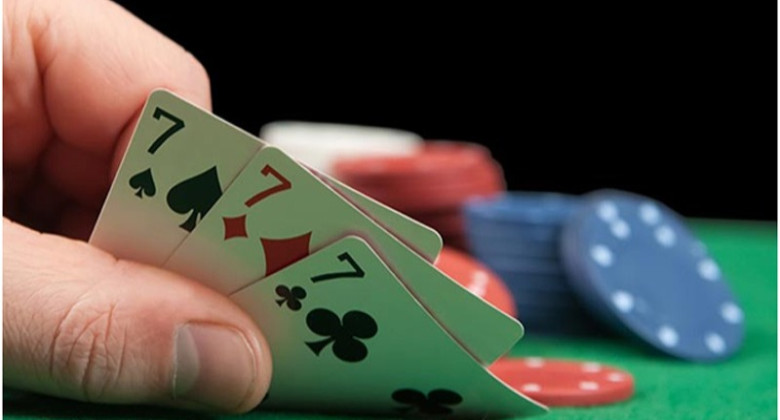 Where can one play poker and download Teen Patti bonus games online?