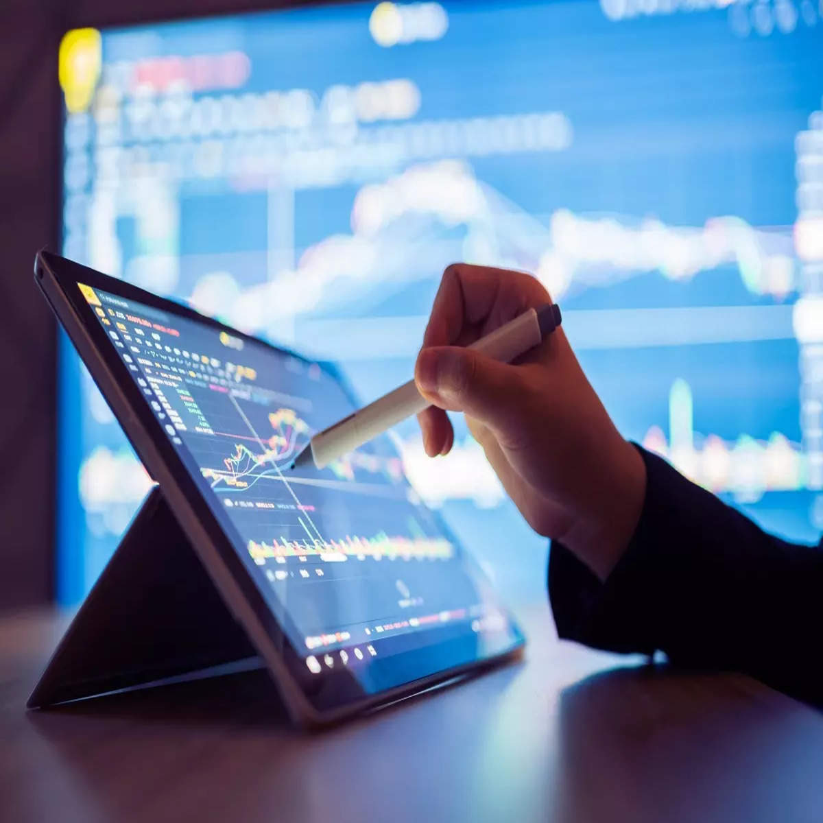 How Sectoral Rotations Affect Stock Market Investment Strategies