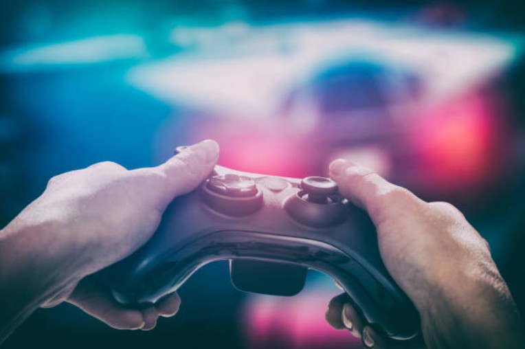 Why Online Gaming Feels Designed for Today’s Attention Economy